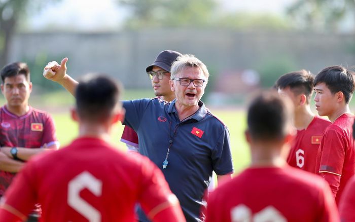 HLV Troussier công bố danh sách tuyển Việt Nam: Không thay đổi lớn so với Asian Cup