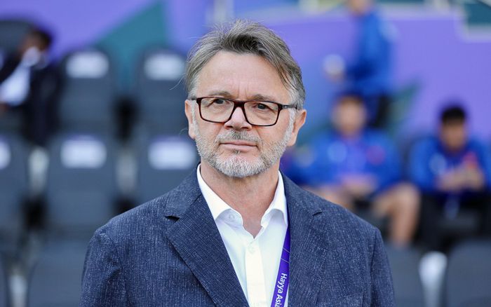 Vì sao HLV Troussier không thể làm mới tuyển Việt Nam so với Asian Cup?