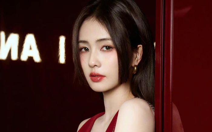 Bị chê nhan sắc, Bạch Lộc dùng cách này nhưng vẫn thu hút sự chú ý của người qua đường