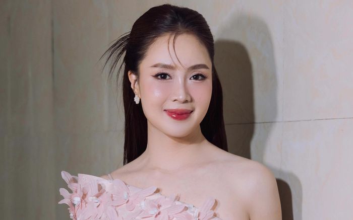 Hồng Diễm nói gì khi được hỏi về cảnh thân mật với Quang Sự trong phim mới?