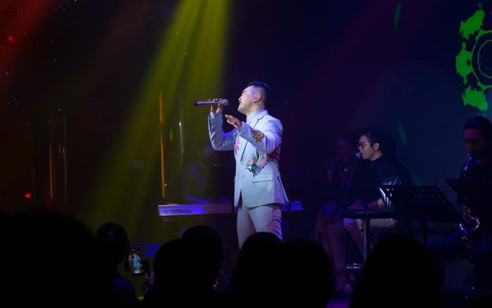 Nam ca sĩ nổi tiếng hàng đầu showbiz Việt một thời phải bán hết tài sản để chữa bệnh