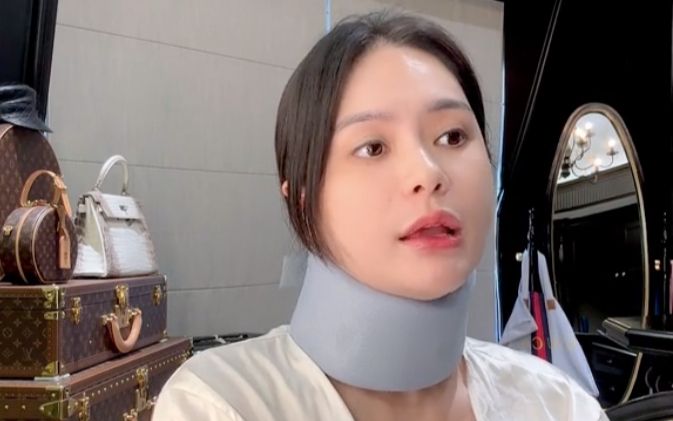 Đoàn Di Băng bị biến dạng đốt sống cổ