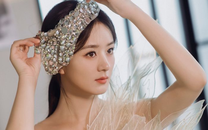 Triệu Lệ Dĩnh bị 'mẹ ruột' Triệu Lộ Tư lấn lướt khi chung khung hình, khí chất thua xa