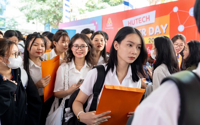 HUTECH Career Day 2024 'đốn tim' sinh viên với hàng ngàn vị trí tuyển dụng
