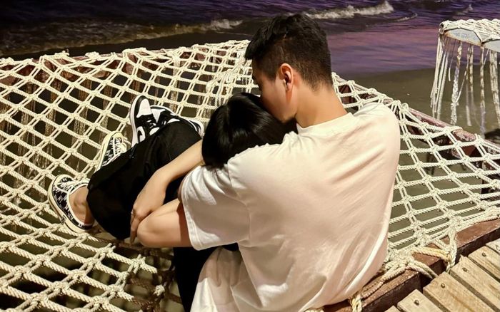 Lộ loạt ảnh Ngọc Trinh và bạn trai mới hẹn hò từ năm ngoái