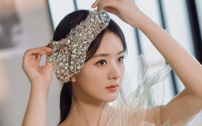 Triệu Lệ Dĩnh công khai đi chơi cùng một nhân vật đặc biệt, còn được đối phương làm cho điều này