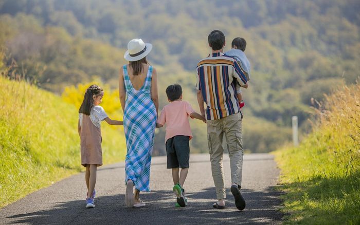 Ảnh hiếm của Tăng Thanh Hà bên cạnh chồng và 3 con