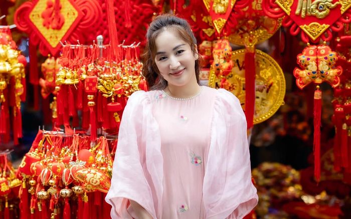 Khánh Thi nỗ lực giảm cân sau sinh, tự thưởng cho bản thân khi thấy 'quả ngọt'