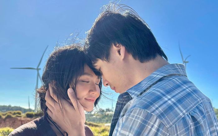 H'Hen Niê dùng hết tuýp kem đánh răng để đóng cảnh hôn