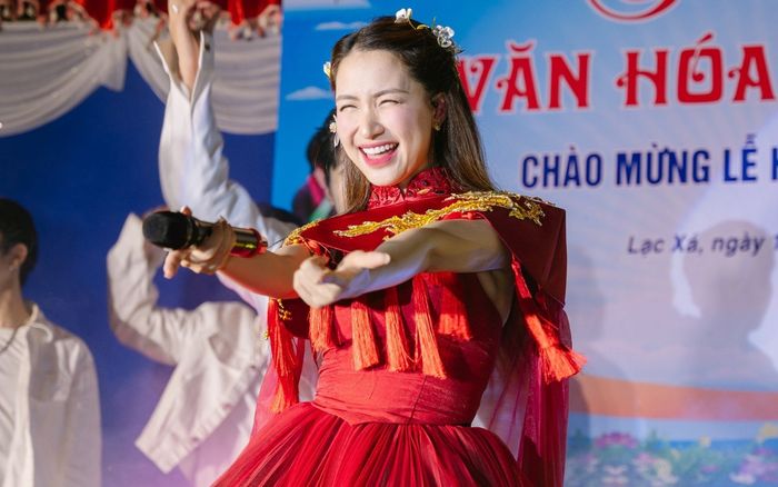 Về quê nhà biểu diễn, cát-xê của Hòa Minzy ra sao?