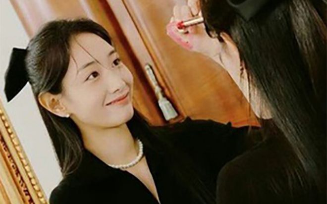 Nữ ca sĩ đột ngột qua đời ở tuổi 25 do ngộ độc thuốc trừ sâu