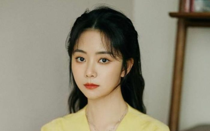 Người tình của Đàm Tùng Vận lộ tình trạng đáng báo động, giờ còn phải đi làm nền cho đàn em Tiêu Chiến