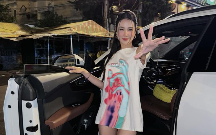 Diệp Lâm Anh tự cầm lái đi phượt và cái kết 'dở khóc dở cười'