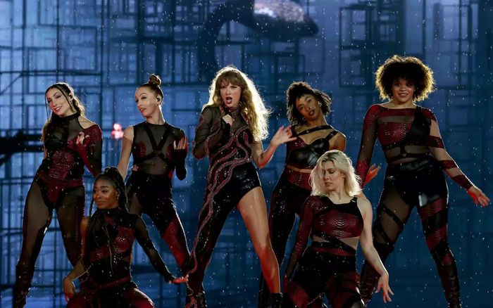 Đêm diễn của Taylor Swift tạo ra động đất
