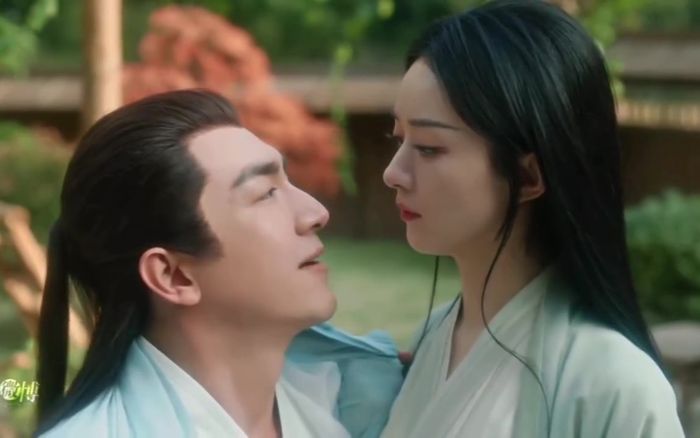 Triệu Lệ Dĩnh và Lâm Canh Tân công khai tán tỉnh nhau