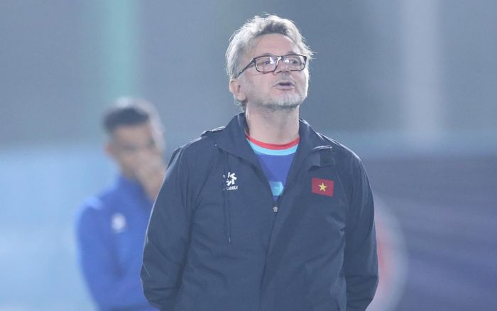 Nguy cơ cho HLV Troussier và tuyển Việt Nam