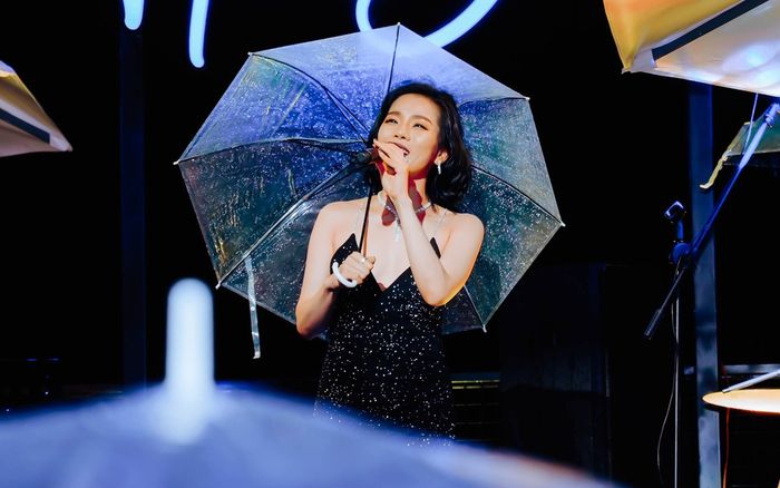 Lệ Quyên biểu diễn dưới trời mưa, 'quẩy' cực sung cùng hàng trăm khán giả