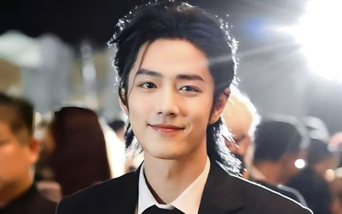 Tiêu Chiến bất ngờ bị đạo diễn cấm cười trên phim trường Tàng Hải Truyện