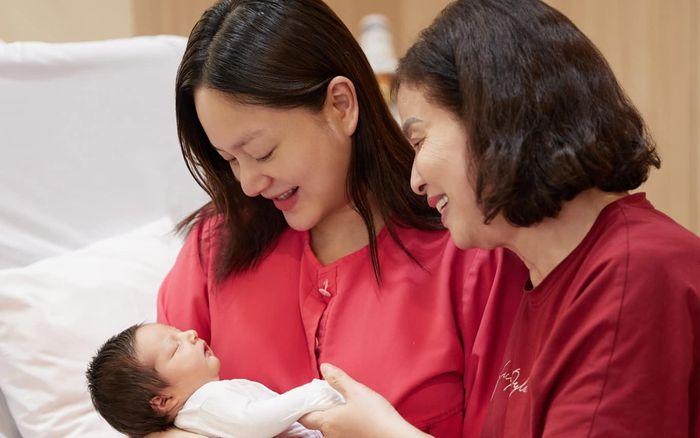 Lan Phương tiết lộ chuyện một mình chăm con không nhờ bà ngoại, lý do khiến nhiều người rưng rưng