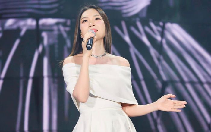 Lâu ngày đi diễn trở lại, Mỹ Tâm gặp sự cố 'thương hiệu' trên sân khấu