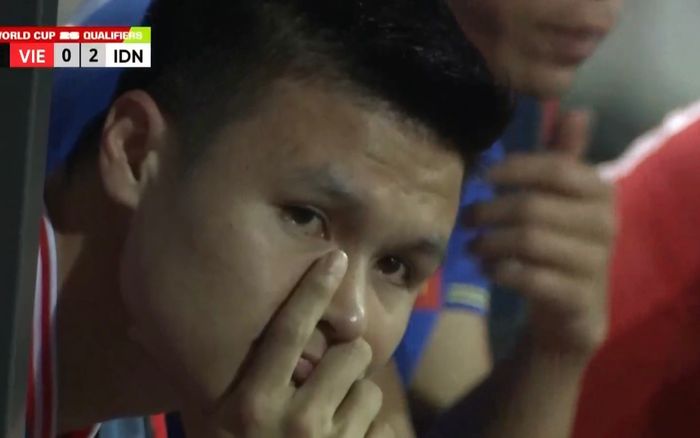 Quang Hải khóc vì sự bảo thủ của HLV Troussier