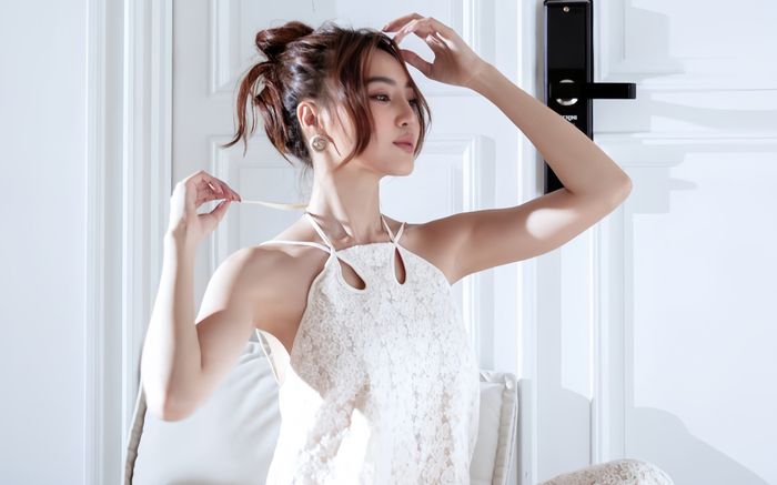 Nhan sắc thôn nữ chân lấm tay bùn và cú đổi đời trăm tỉ