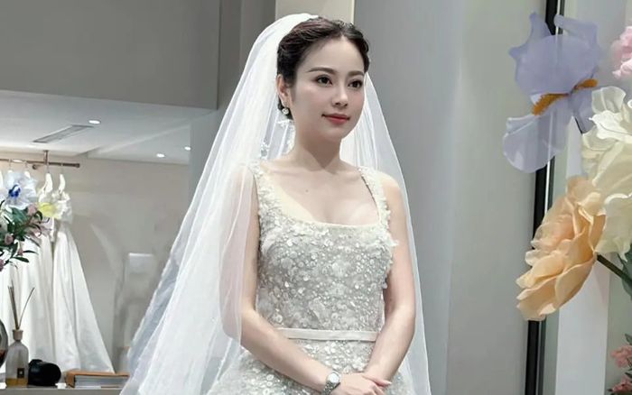 Cuộc sống của hotmom Hằng Túi ra sao trước khi lên xe hoa lần 3?