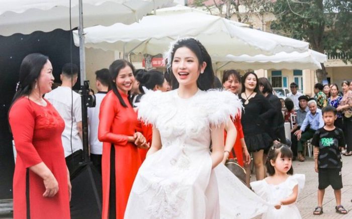 Visual rạng rỡ cô dâu Chu Thanh Huyền ngày cưới, sẵn sàng chờ chàng rước về dinh