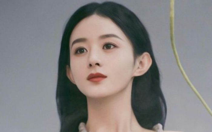 Triệu Lệ Dĩnh vướng tin đồn hẹn hò với đàn em chỉ vì 1 hành động quá tình