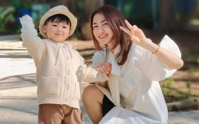 Hòa Minzy xúc động gửi lời cảm ơn đến con trai trong dịp đặc biệt