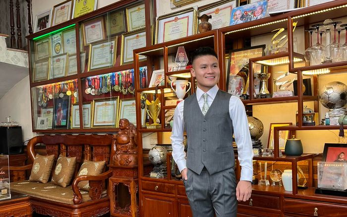 Chú rể Quang Hải xuất hiện, nhan sắc cực phẩm trước giờ đón dâu