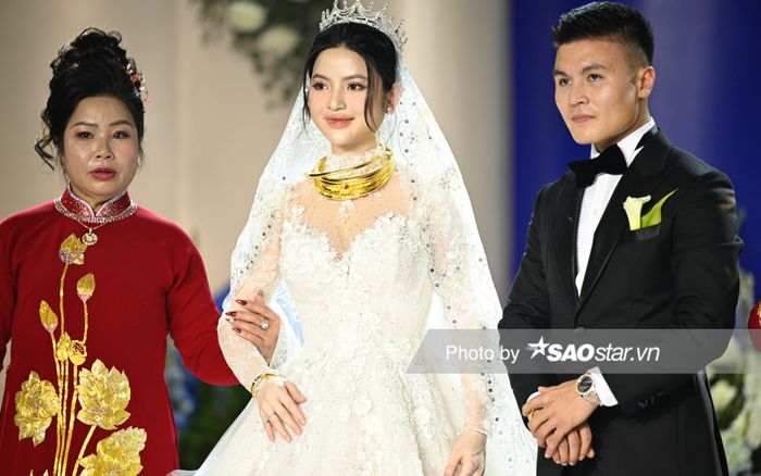 Cô dâu Chu Thanh Huyền đeo vàng nặng trĩu theo trong ngày theo Quang Hải về dinh