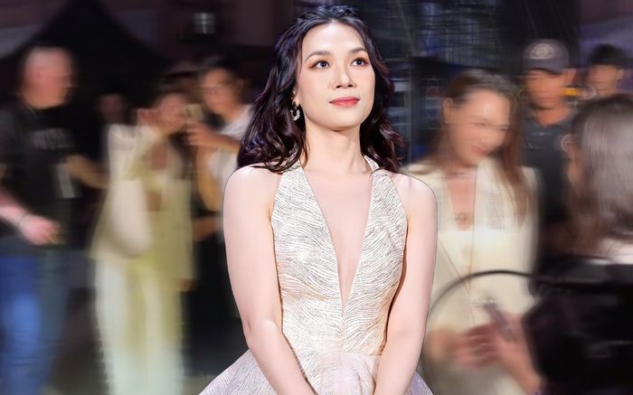 Thái độ Mỹ Tâm ra sao khi khán giả muốn chụp hình trong lúc đang di chuyển ra về?