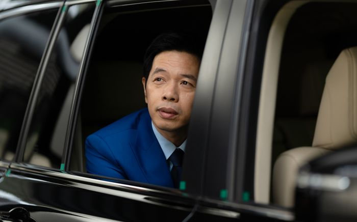 Ngỡ ngàng trước tạo hình khác lạ của 'ông hoàng phòng vé' Thái Hòa