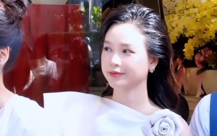 Sam mới sinh con 1 tháng đã có 'tin vui', cả dàn sao Vbiz đến chúc mừng