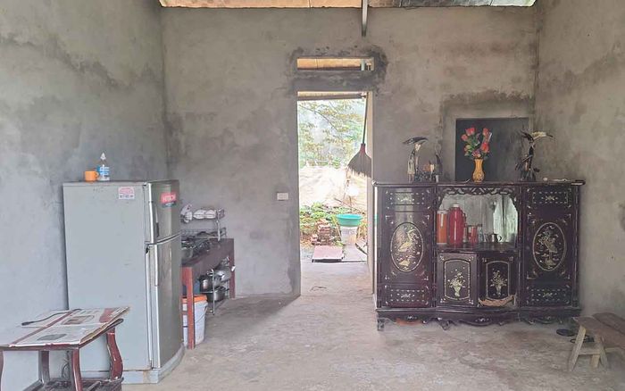 Cận cảnh căn nhà cấp 4 mẹ con nam sinh lớp 8 bị đánh chấn thương sọ não tá túc khi về quê