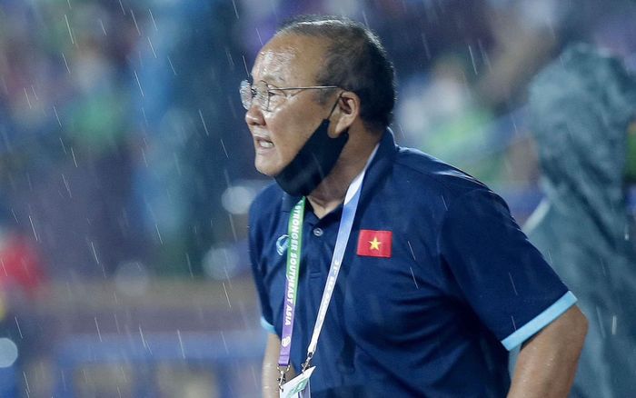 HLV Park Hang Seo lớn tuổi, còn Troussier thì sao?