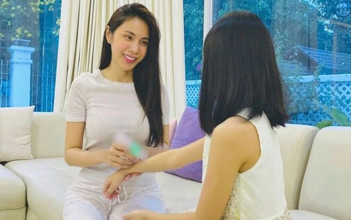 Thủy Tiên hiếm hoi cho ái nữ lên sóng, thừa nhận bị 'ra rìa' vì điều này