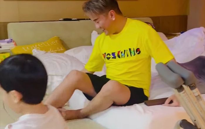 Đàm Vĩnh Hưng tan chảy vì một hành động của quý tử Polo