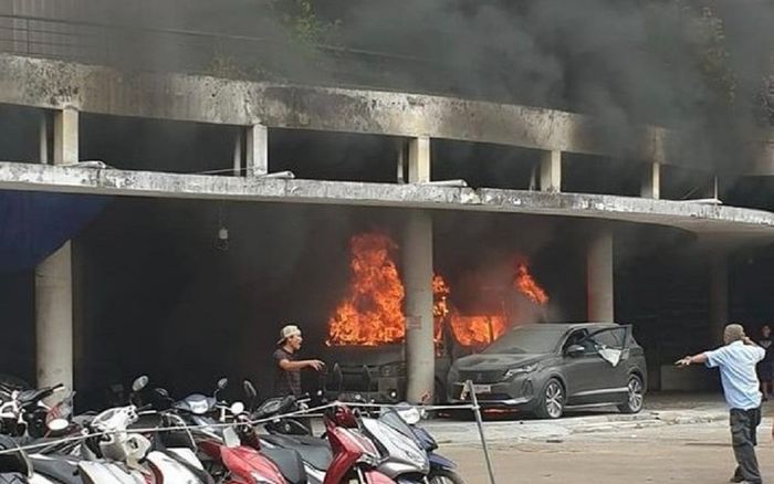 TP. HCM: Cháy bãi xe ở quận 10