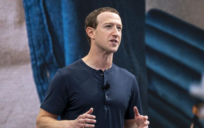 Tài khoản giả mạo Mark Zuckerberg đăng thông báo về Facebook bị lỗi