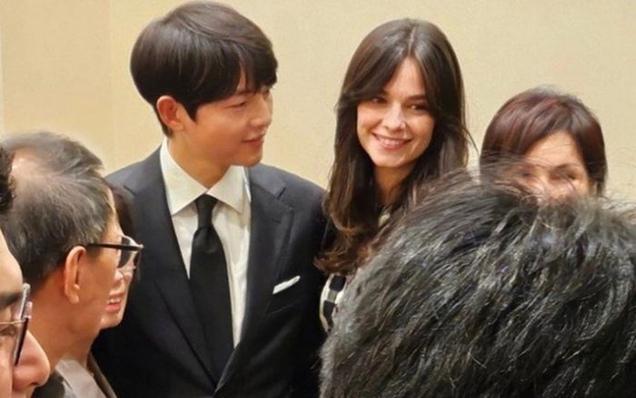 Song Joong Ki hé lộ ngoại hình của cậu con trai đầu lòng với vợ sắp cưới, có gì mà gây sốt?