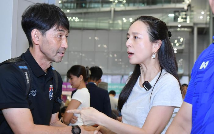 Madam Pang 'cao tay' giúp tuyển Thái Lan có HLV giỏi và lương thấp