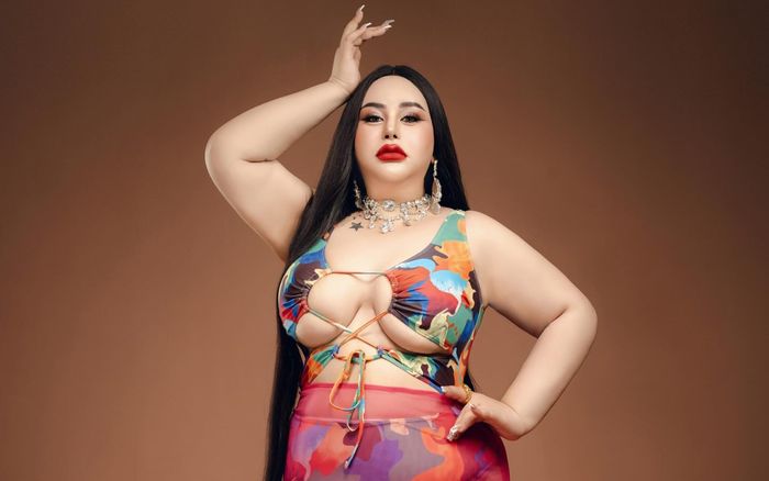 Người đẹp chuyển giới nặng 140 kg thi hoa hậu, có thể chạm vương miện không?