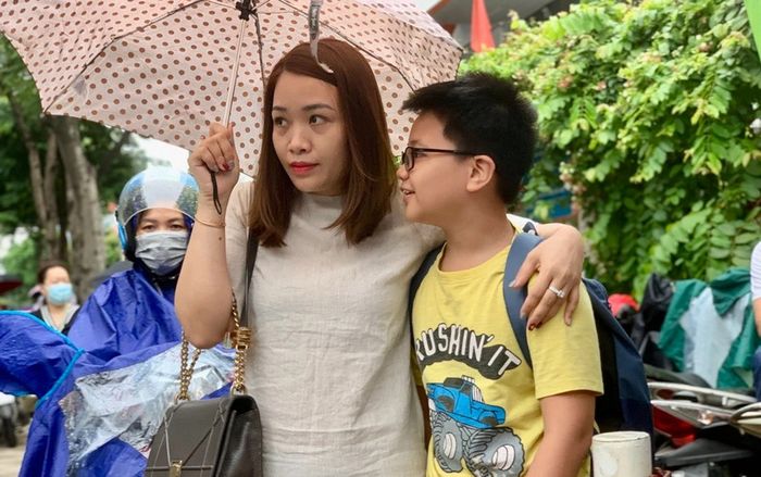 5 năm con không có nghỉ hè, mẹ bật khóc khi trường Ams dừng tuyển lớp 6