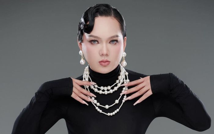 Phạm Thoại hé lộ hình ảnh mới sau đám cưới, dân tình lại được phen ngơ ngác