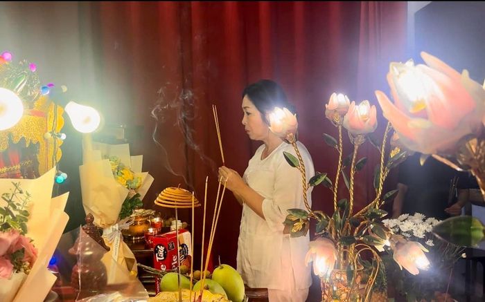NS Hồng Vân làm việc ý nghĩa tưởng nhớ cố NS Mai Phương - Anh Vũ
