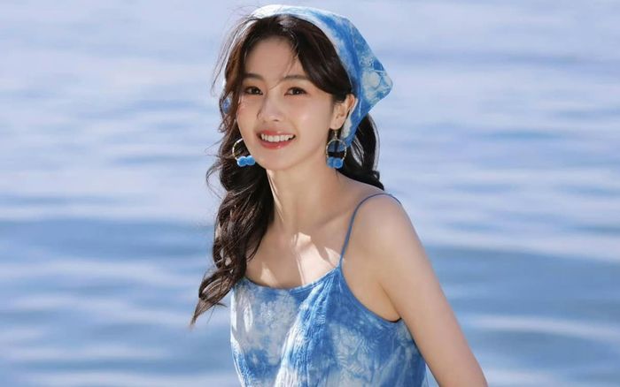 Triệu Lệ Dĩnh và Bạch Lộc đụng độ tạo hình, netizen tranh cãi nảy lửa ai đẹp hơn