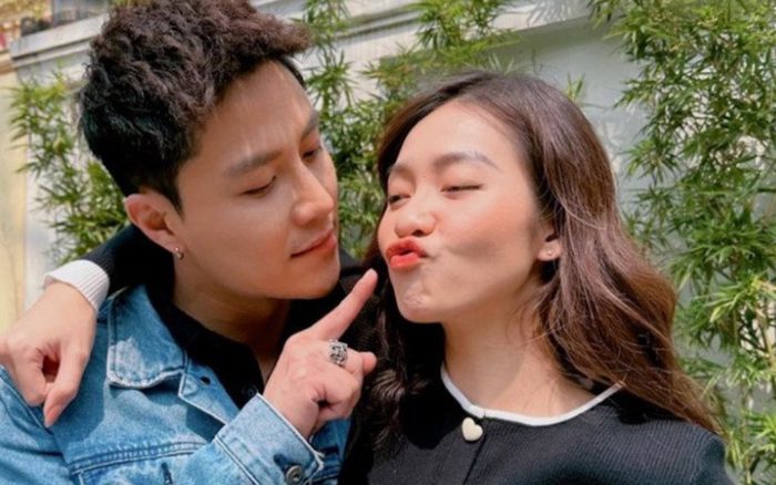 Thanh Sơn bị Khả Ngân 'sửa lưng' về cách xưng hô