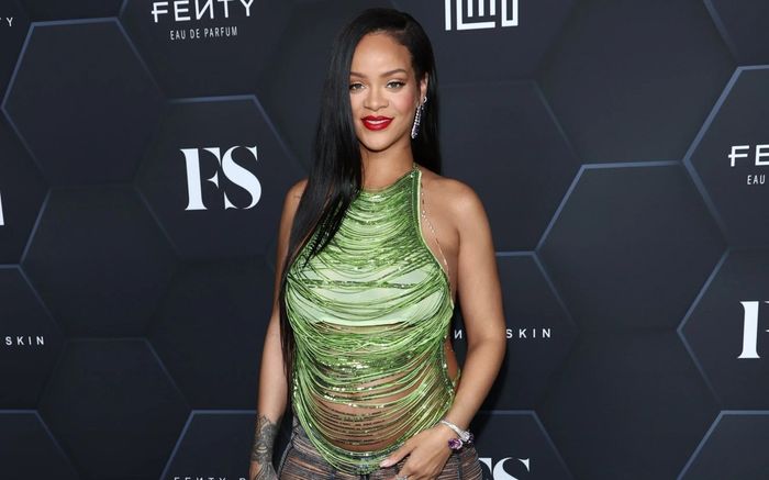 Được hỏi về album mới, Rihanna trả lời một câu mà fan 'điếng người'